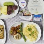 Comer en el avión: mitos y verdades sobre la gastronomía área