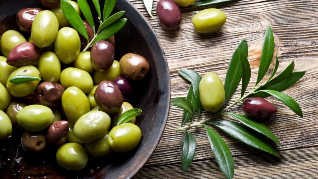 Cinco diferencias entre las aceitunas verdes y las negras: ¿cuál de las dos tiene más calorías?