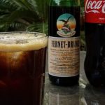 Fake news y fernet con Coca: las dos bebidas del famoso trago, involucradas en noticias falsas el mismo día