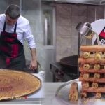 Burak Özdemir, el cocinero turco que se convirtió en influencer con platos gigantes y una mirada única
