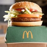 La nueva hamburguesa vegana de McDonald’s: polémica y furor