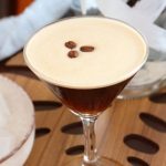 Espresso Martini, el cocktail con café que nació en los 80 y revive con espíritu retro