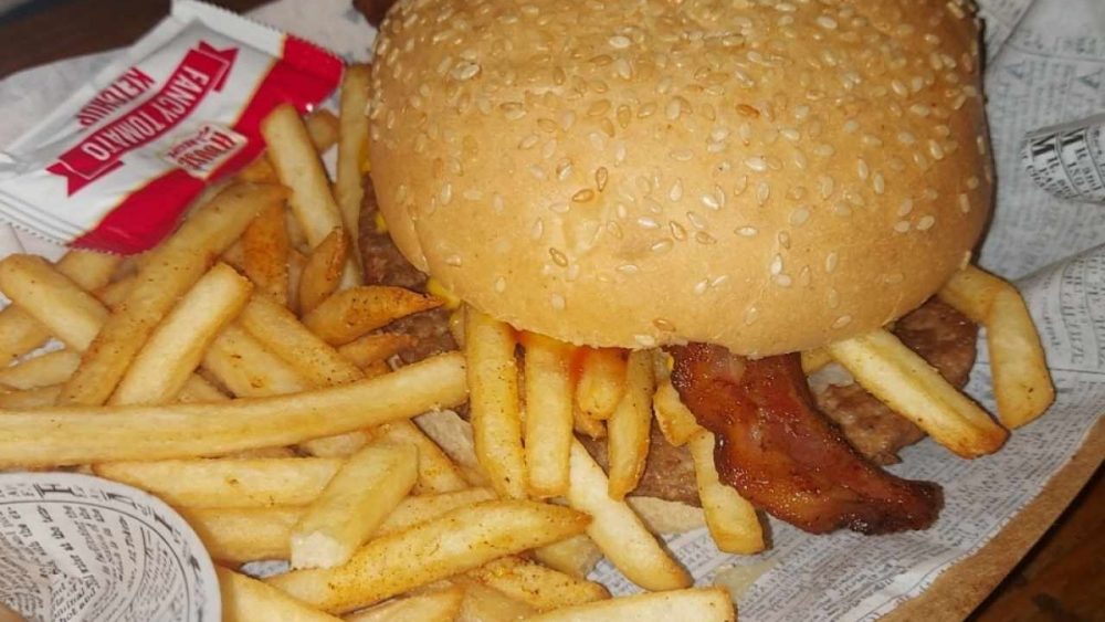 Descubrió Cómo Comer Un Combo Completo Por 500 Pesos En Una Famosa Cadena De Hamburguesas 6151