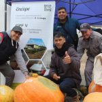 Un grupo de presos logró el primer premio en el festival del zapallo con una hortaliza de casi 100 kilos