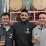 La cerveza del Conurbano que se almacena en barricas de vino y se subió al podio del mundial