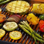 Cinco verduras que no pueden faltar en un asado vegetariano y los trucos para su cocción