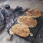 Tortilla santiagueña, la comida callejera que se expandió por las estaciones de tren: la receta y el secreto que la hace sabrosa