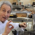 Murió el chef Michel Guérard: ganador de tres estrellas Michelin, precursor de la comida saludable e impulsor de un plato mítico