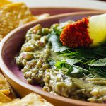 Los mejores trucos de un restaurante mexicano para preparar el guacamole perfecto