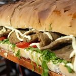 El pueblo de San Luis que celebra su milanesa con un sándwich de 30 metros, un concurso para elegir la mejor y cerveza artesanal