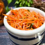 Morkovcha, la ensalada de zanahoria coreana que combina sabores agridulces y picantes